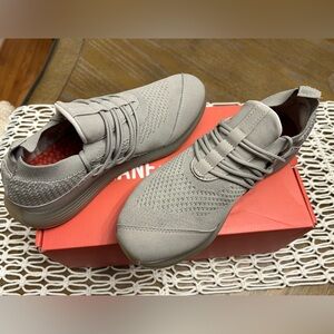 Lane Eight - brand new with box, size 8 women, Unisex Grey HIIT Trainer